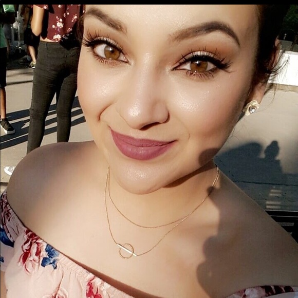 Meet your Posher, Narelis - Picture 1 of 1